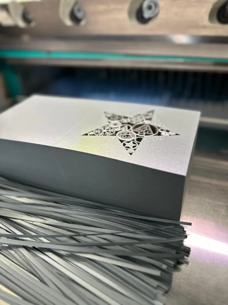 Laserstanzen von Papier und Karton